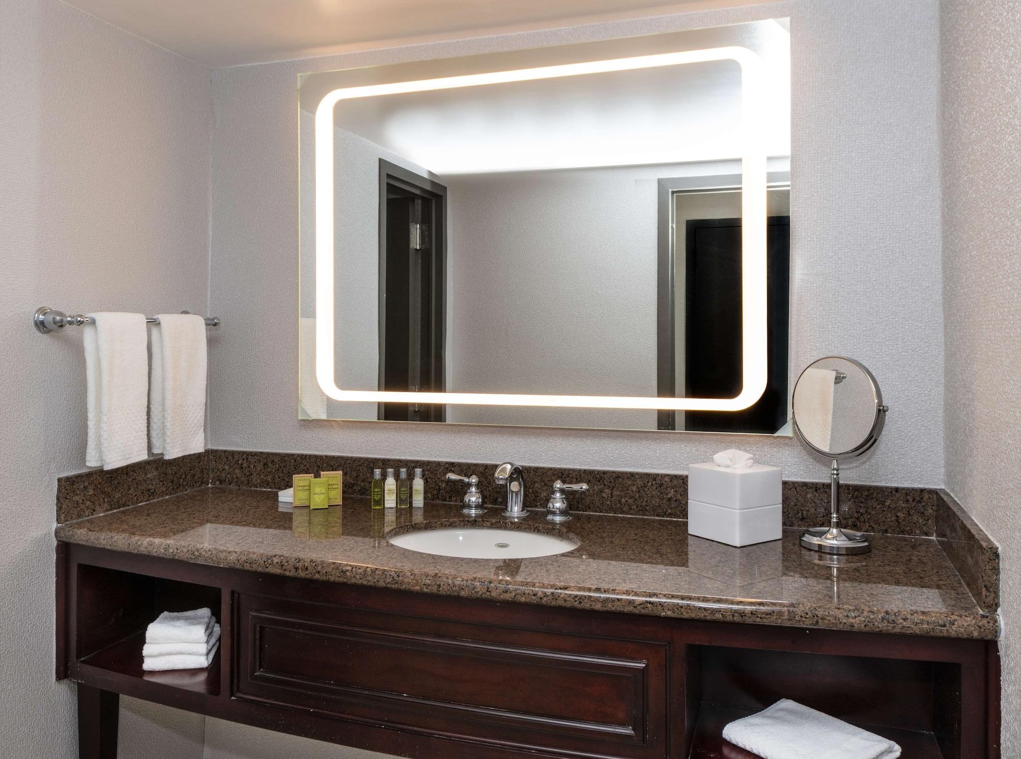 Hotel Doubletree By Hilton Newark Penn Station, Nj Esterno foto