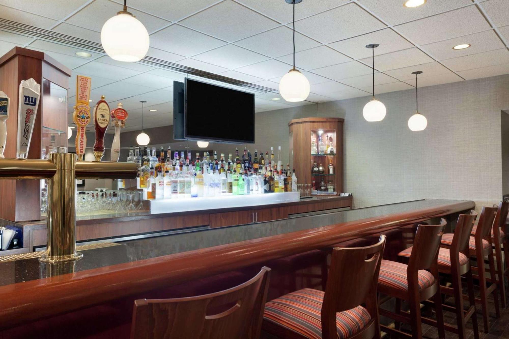 Hotel Doubletree By Hilton Newark Penn Station, Nj Esterno foto