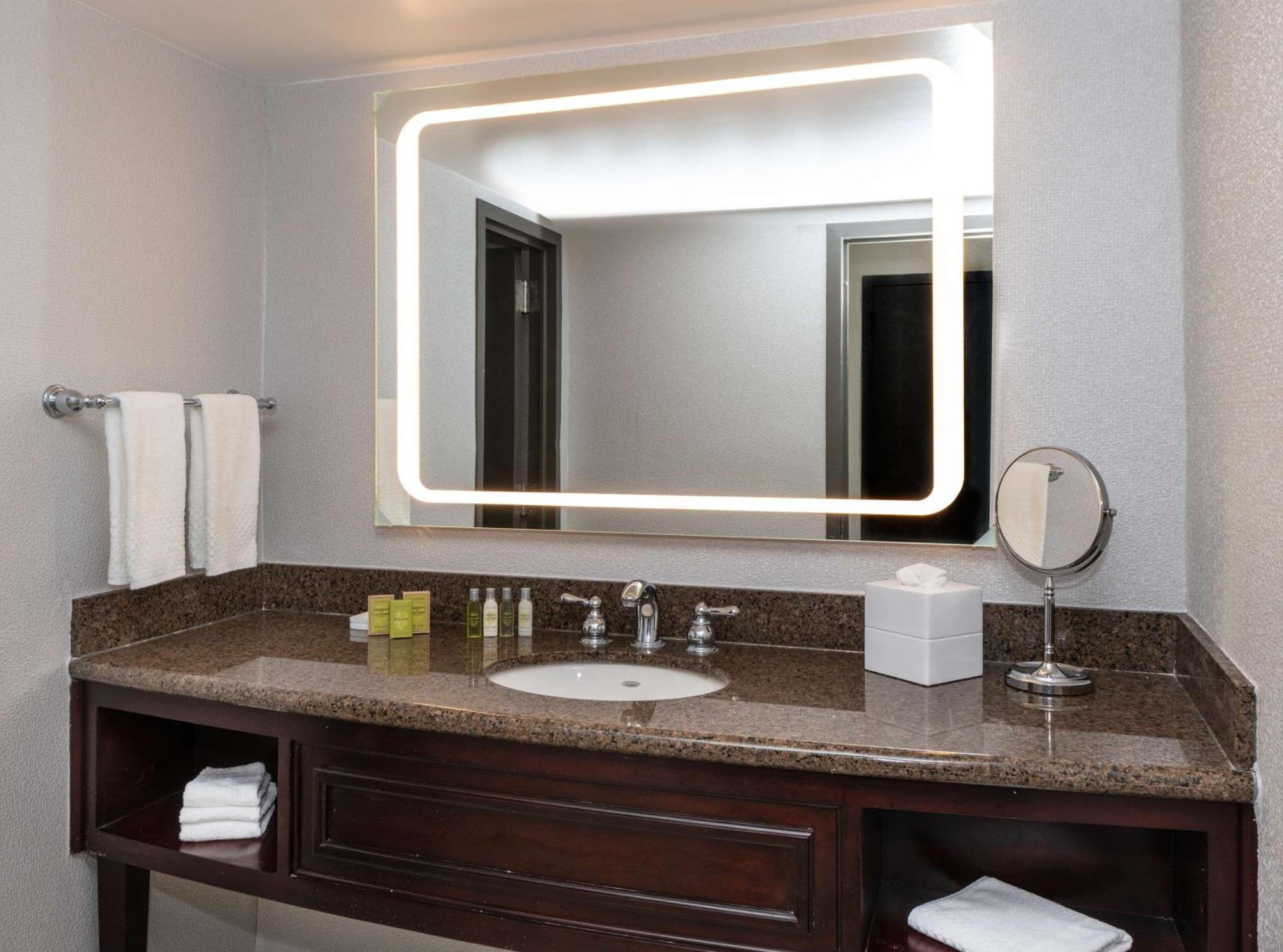 Hotel Doubletree By Hilton Newark Penn Station, Nj Esterno foto